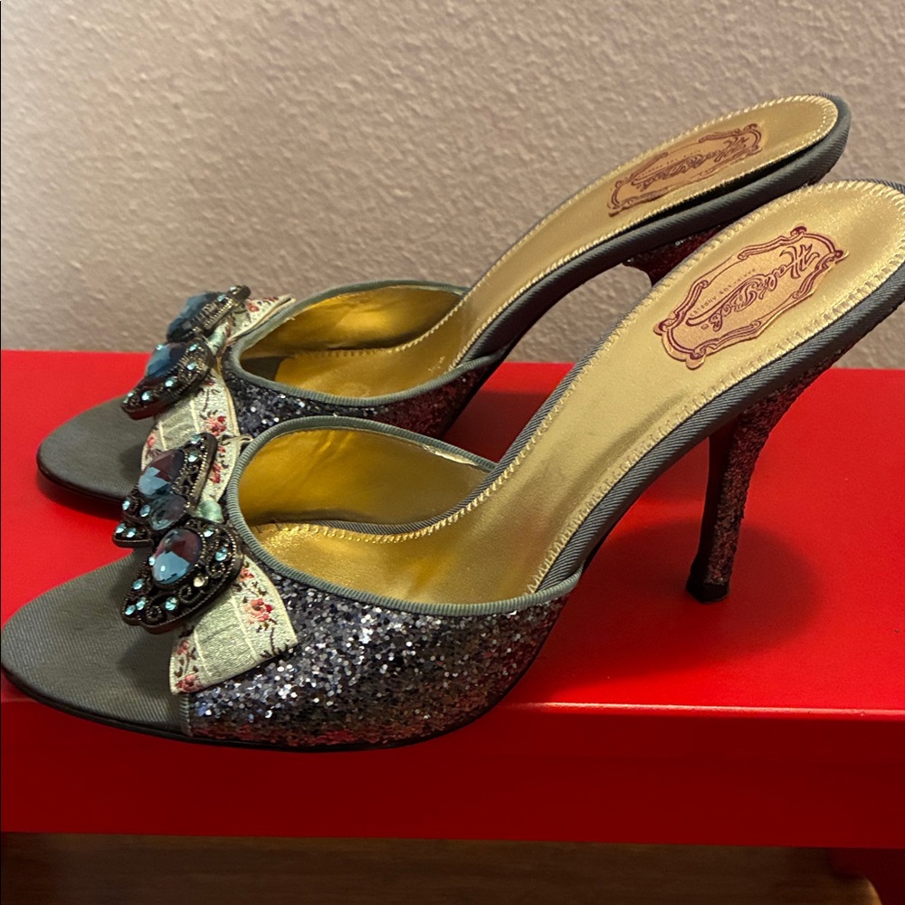 Hale’ Bob Silver Glitter rhinestone bow Embellished Heels size 6